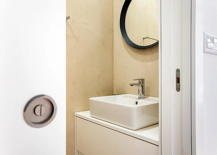 Bright 3br Flat W/ Ac In Center By Lovelystay Apartman