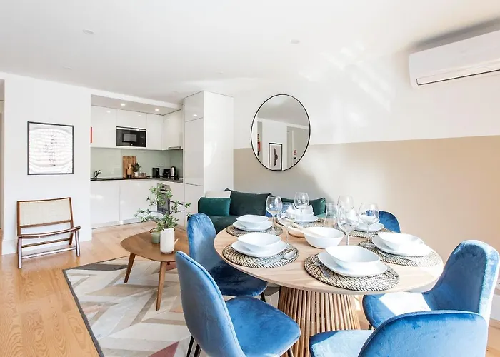 Bright 3br Flat W/ Ac In Center By Lovelystay *