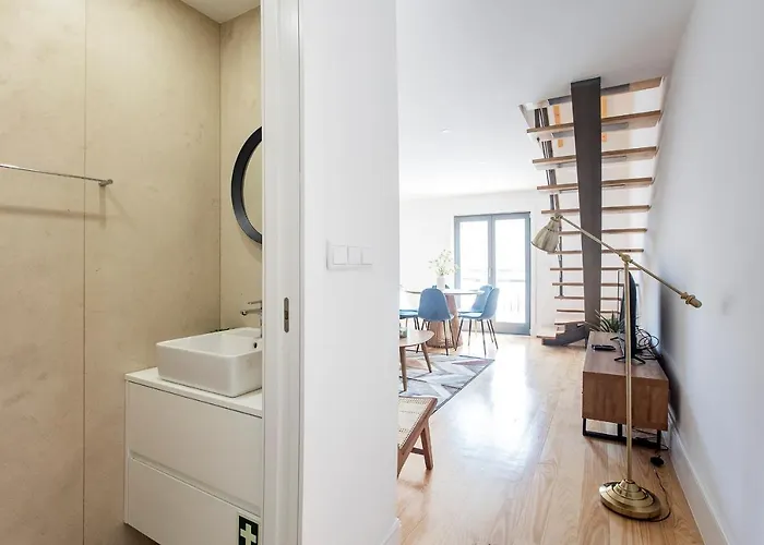 شقة Bright 3br Flat W/ Ac In Center By Lovelystay بورتو