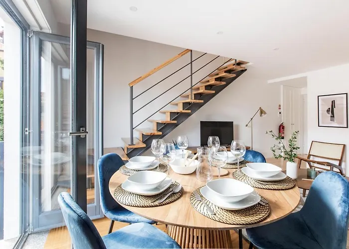 Bright 3br Flat W/ Ac In Center By Lovelystay