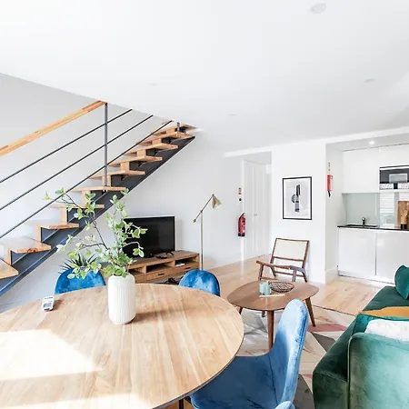 아파트 Bright 3br Flat W/ Ac In Center By Lovelystay 포르투