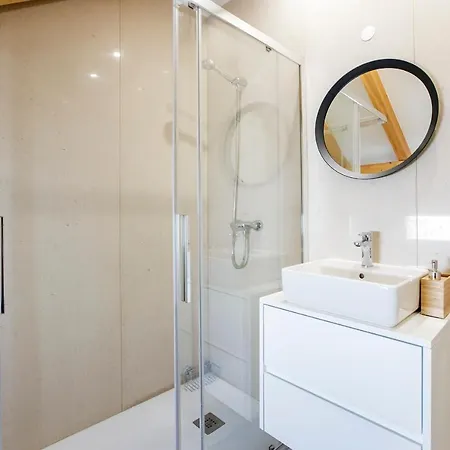 Bright 3br Flat W/ Ac In Center By Lovelystay 아파트 포르투