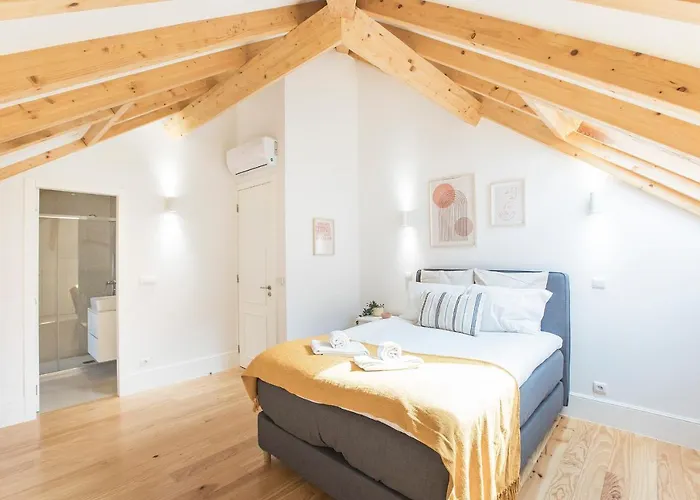 Bright 3br Flat W/ Ac In Center By Lovelystay *